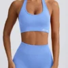 Reggiseno sportivo Define Luxe con scollo all’americana in azzurro Reggiseno sportivo Define Luxe con scollo all’americana in azzurro
