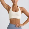 Reggiseno sportivo Define Luxe con scollo all’americana in bianco Reggiseno sportivo Define Luxe con scollo all’americana in bianco