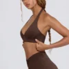 Reggiseno sportivo in jersey spazzolato con scollo a V in Pecan Marl Reggiseno sportivo in jersey spazzolato con scollo a V in Pecan Marl