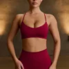 Reggiseno sportivo senza cuciture con incrocio sulla schiena Super Sculpt in bordeaux Reggiseno sportivo senza cuciture con incrocio sulla schiena Super Sculpt in bordeaux