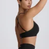 Reggiseno sportivo senza cuciture con spalline incrociate Super Sculpt in nero Reggiseno sportivo senza cuciture con spalline incrociate Super Sculpt in nero