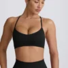 Reggiseno sportivo senza cuciture con spalline incrociate Super Sculpt in nero Reggiseno sportivo senza cuciture con spalline incrociate Super Sculpt in nero
