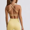 Reggiseno sportivo senza cuciture e senza schienale Super Sculpt in giallo burro Reggiseno sportivo senza cuciture e senza schienale Super Sculpt in giallo burro