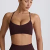 Reggiseno sportivo senza cuciture Super Sculpt con incrocio sulla schiena in color cioccolato Reggiseno sportivo senza cuciture Super Sculpt con incrocio sulla schiena in color cioccolato