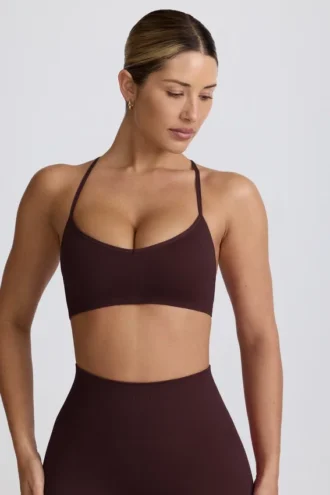 Reggiseno sportivo senza cuciture Super Sculpt con incrocio sulla schiena in color cioccolato Reggiseno sportivo senza cuciture Super Sculpt con incrocio sulla schiena in color cioccolato