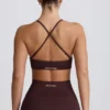Reggiseno sportivo senza cuciture Super Sculpt con incrocio sulla schiena in color cioccolato Reggiseno sportivo senza cuciture Super Sculpt con incrocio sulla schiena in color cioccolato