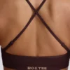 Reggiseno sportivo senza cuciture Super Sculpt con incrocio sulla schiena in color cioccolato Reggiseno sportivo senza cuciture Super Sculpt con incrocio sulla schiena in color cioccolato
