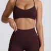 Reggiseno sportivo senza cuciture Super Sculpt con incrocio sulla schiena in color cioccolato Reggiseno sportivo senza cuciture Super Sculpt con incrocio sulla schiena in color cioccolato