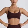 Reggiseno sportivo senza cuciture Super Sculpt con incrocio sulla schiena in color cioccolato Reggiseno sportivo senza cuciture Super Sculpt con incrocio sulla schiena in color cioccolato