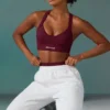 Reggiseno sportivo senza cuciture Super Sculpt con incrocio sulla schiena in color prugna Reggiseno sportivo senza cuciture Super Sculpt con incrocio sulla schiena in color prugna