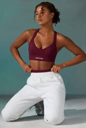 Reggiseno sportivo senza cuciture Super Sculpt con incrocio sulla schiena in color prugna Reggiseno sportivo senza cuciture Super Sculpt con incrocio sulla schiena in color prugna