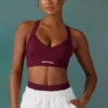 Reggiseno sportivo senza cuciture Super Sculpt con incrocio sulla schiena in color prugna Reggiseno sportivo senza cuciture Super Sculpt con incrocio sulla schiena in color prugna