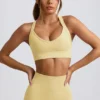 Reggiseno sportivo senza cuciture Super Sculpt con spalline incrociate in giallo burro Reggiseno sportivo senza cuciture Super Sculpt con spalline incrociate in giallo burro