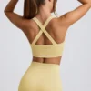 Reggiseno sportivo senza cuciture Super Sculpt con spalline incrociate in giallo burro Reggiseno sportivo senza cuciture Super Sculpt con spalline incrociate in giallo burro