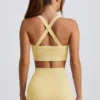 Reggiseno sportivo senza cuciture Super Sculpt con spalline incrociate in giallo burro Reggiseno sportivo senza cuciture Super Sculpt con spalline incrociate in giallo burro