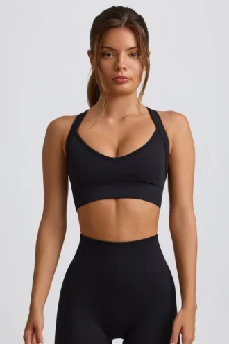 Reggiseno sportivo senza cuciture Super Sculpt con spalline incrociate in nero Reggiseno sportivo senza cuciture Super Sculpt con spalline incrociate in nero