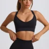 Reggiseno sportivo senza cuciture Super Sculpt con spalline incrociate in nero Reggiseno sportivo senza cuciture Super Sculpt con spalline incrociate in nero