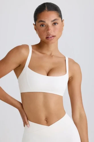 Reggiseno sportivo Soft Active con bordi a contrasto in bianco Reggiseno sportivo Soft Active con bordi a contrasto in bianco