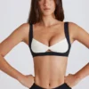 Reggiseno sportivo Soft Active con parte anteriore intrecciata in nero Reggiseno sportivo Soft Active con parte anteriore intrecciata in nero
