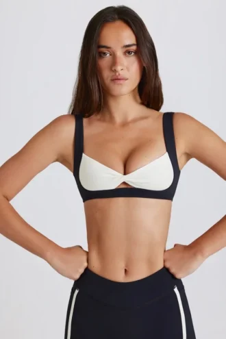 Reggiseno sportivo Soft Active con parte anteriore intrecciata in nero