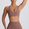 Reggiseno sportivo Soft Active con scollo a V in Mocha