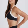 Reggiseno sportivo Soft Active con scollo all’americana e parte anteriore intrecciata in nero