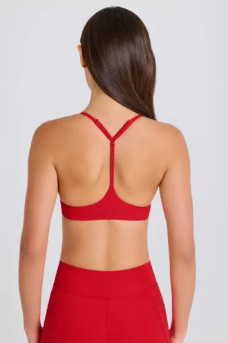 Reggiseno sportivo Soft Active con spalline incrociate in rosso fragola
