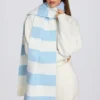 Sciarpa a righe in maglia blu polvere Sciarpa a righe in maglia blu polvere