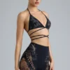 Top bikini con spalline incrociate e decorazioni Liberty in nero Top bikini con spalline incrociate e decorazioni Liberty in nero