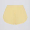 Shorts a vita media con bottoni in giallo limone Shorts a vita media con bottoni in giallo limone