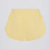 Shorts a vita media con bottoni in giallo limone Shorts a vita media con bottoni in giallo limone