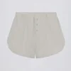 Shorts a vita media con bottoni in grigio chiaro Shorts a vita media con bottoni in grigio chiaro