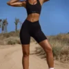 Shorts da ciclista a vita alta FlexiRib in nero Shorts da ciclista a vita alta FlexiRib in nero