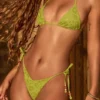 Slip a perizoma con dettaglio Cebu Charm in verde oliva Slip a perizoma con dettaglio Cebu Charm in verde oliva