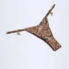 Slip a Slip Bikini con dettaglio Cebu Charm in stampa serpente Slip a Slip Bikini con dettaglio Cebu Charm in stampa serpente