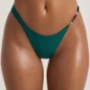 Slip Bikini a vita alta con decorazioni in perline Palau in verde giada Slip Bikini a vita alta con decorazioni in perline Palau in verde giada