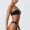 Slip Bikini Cheeky con spalline larghe e decorazioni Sunray in nero Slip Bikini Cheeky con spalline larghe e decorazioni Sunray in nero