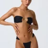 Slip Bikini Cheeky con spalline larghe e decorazioni Sunray in nero Slip Bikini Cheeky con spalline larghe e decorazioni Sunray in nero