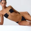 Slip Bikini Cheeky con spalline larghe e decorazioni Sunray in nero Slip Bikini Cheeky con spalline larghe e decorazioni Sunray in nero