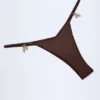 Slip Bikini con dettagli Cebu Charm in cioccolato fondente Slip Bikini con dettagli Cebu Charm in cioccolato fondente