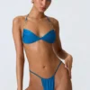 Top bikini con scollo all’americana e ruches decorato Clearwater in blu oceano Top bikini con scollo all’americana e ruches decorato Clearwater in blu oceano