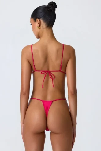 Top bikini a triangolo South Beach con decorazioni a catena in rosa lampone