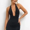 Sofija Vestito corto in jersey aderente con scollo a V e ruches, nero Sofija Vestito corto in jersey aderente con scollo a V e ruches, nero