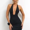 Sofija Vestito corto in jersey aderente con scollo a V e ruches, nero Sofija Vestito corto in jersey aderente con scollo a V e ruches, nero