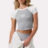T-shirt corta con stampa grafica in grigio melange
