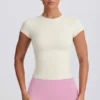 T-shirt lunga con cut-out color crema T-shirt lunga con cut-out color crema