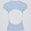 T-shirt lunga con cut-out in azzurro T-shirt lunga con cut-out in azzurro
