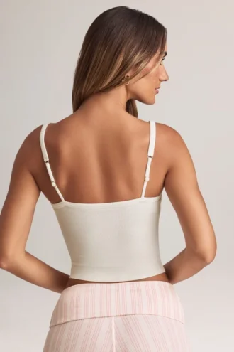 Top a canotta con scollo quadrato in modal Lai, bianco