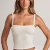 Top a canotta con scollo quadrato in modal Lai, bianco Top a canotta con scollo quadrato in modal Lai, bianco