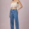 Jeans a vita media e gamba a campana Bobbi in lavaggio blu medio Jeans a vita media e gamba a campana Bobbi in lavaggio blu medio
